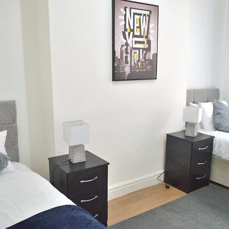Beautiful Two-Bed Apartment With Driveway Parking Nottingham Ngoại thất bức ảnh