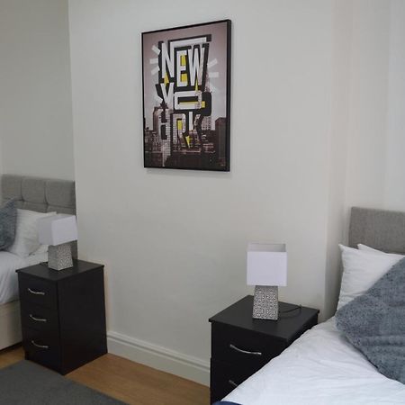 Beautiful Two-Bed Apartment With Driveway Parking Nottingham Ngoại thất bức ảnh