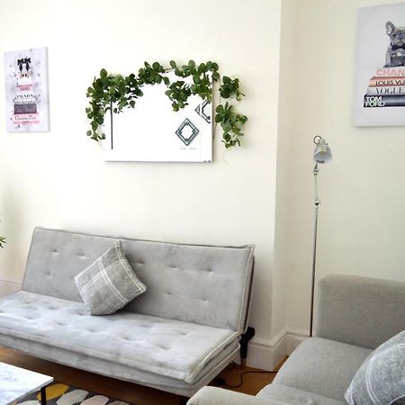Beautiful Two-Bed Apartment With Driveway Parking Nottingham Ngoại thất bức ảnh