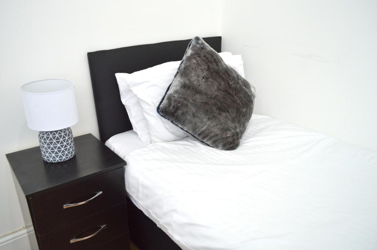 Beautiful Two-Bed Apartment With Driveway Parking Nottingham Ngoại thất bức ảnh