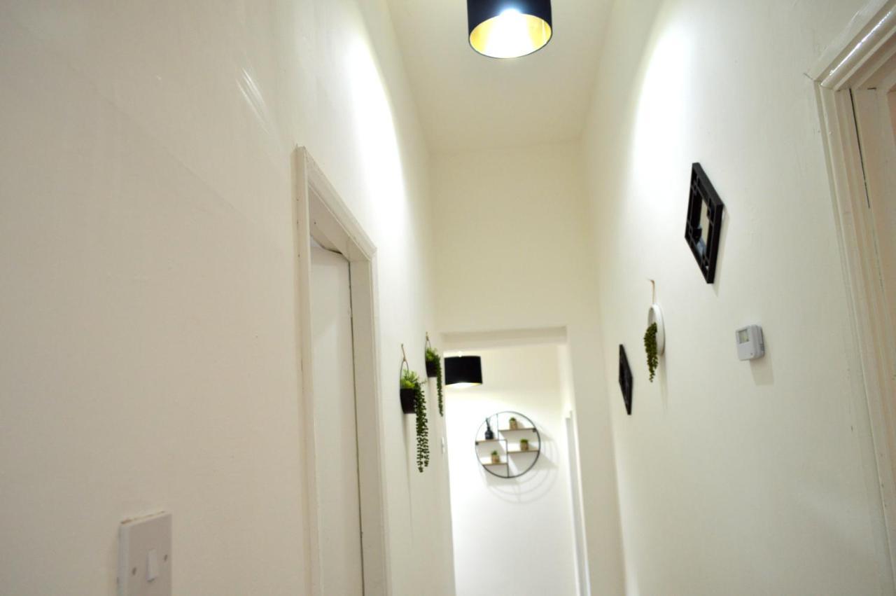 Beautiful Two-Bed Apartment With Driveway Parking Nottingham Ngoại thất bức ảnh