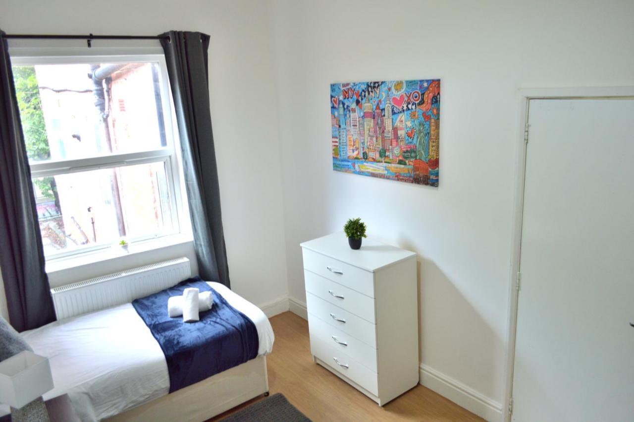 Beautiful Two-Bed Apartment With Driveway Parking Nottingham Ngoại thất bức ảnh