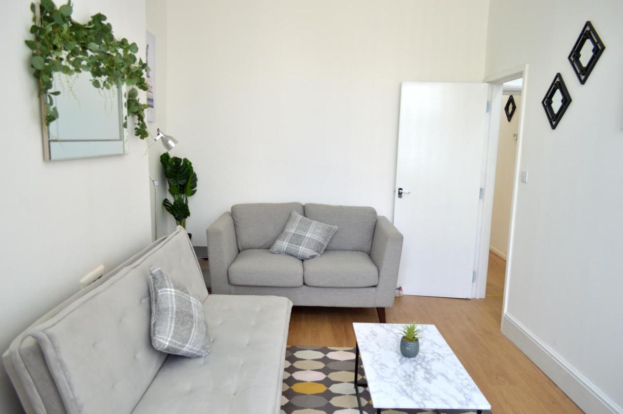 Beautiful Two-Bed Apartment With Driveway Parking Nottingham Ngoại thất bức ảnh