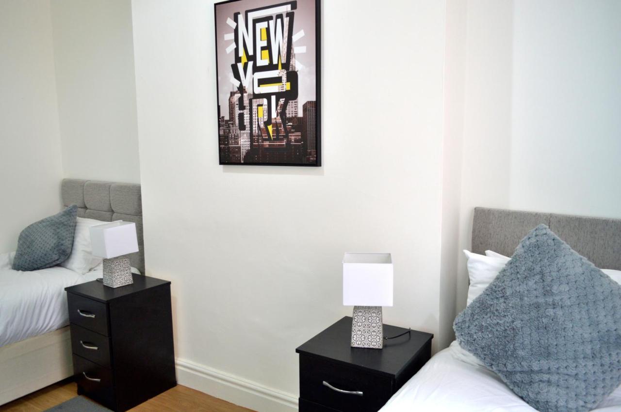 Beautiful Two-Bed Apartment With Driveway Parking Nottingham Ngoại thất bức ảnh