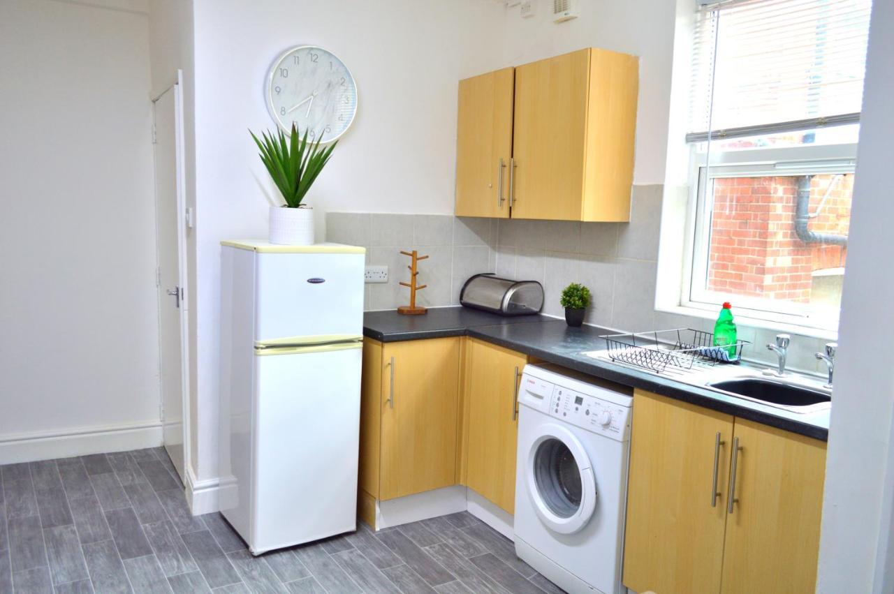 Beautiful Two-Bed Apartment With Driveway Parking Nottingham Ngoại thất bức ảnh