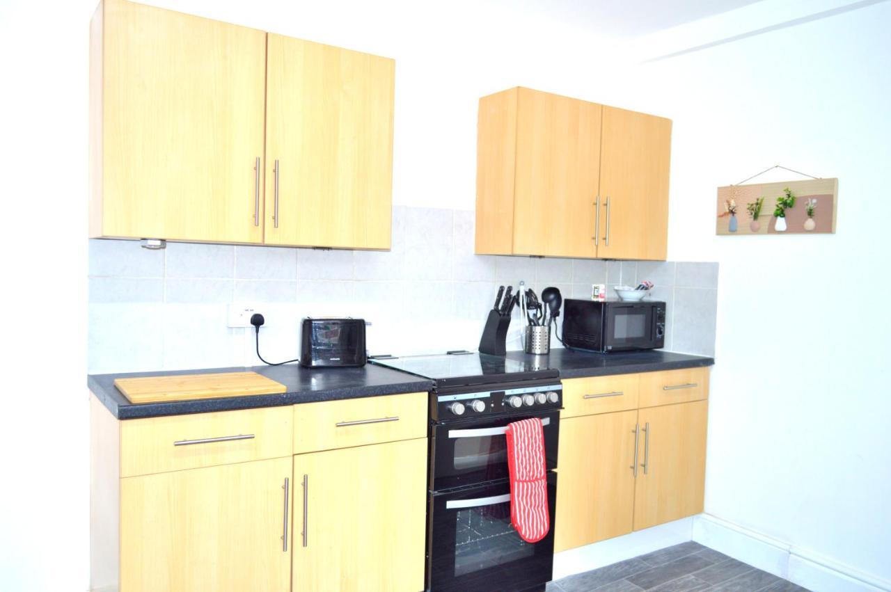 Beautiful Two-Bed Apartment With Driveway Parking Nottingham Ngoại thất bức ảnh