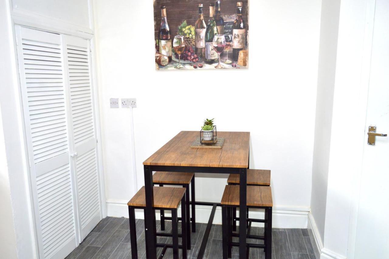 Beautiful Two-Bed Apartment With Driveway Parking Nottingham Ngoại thất bức ảnh