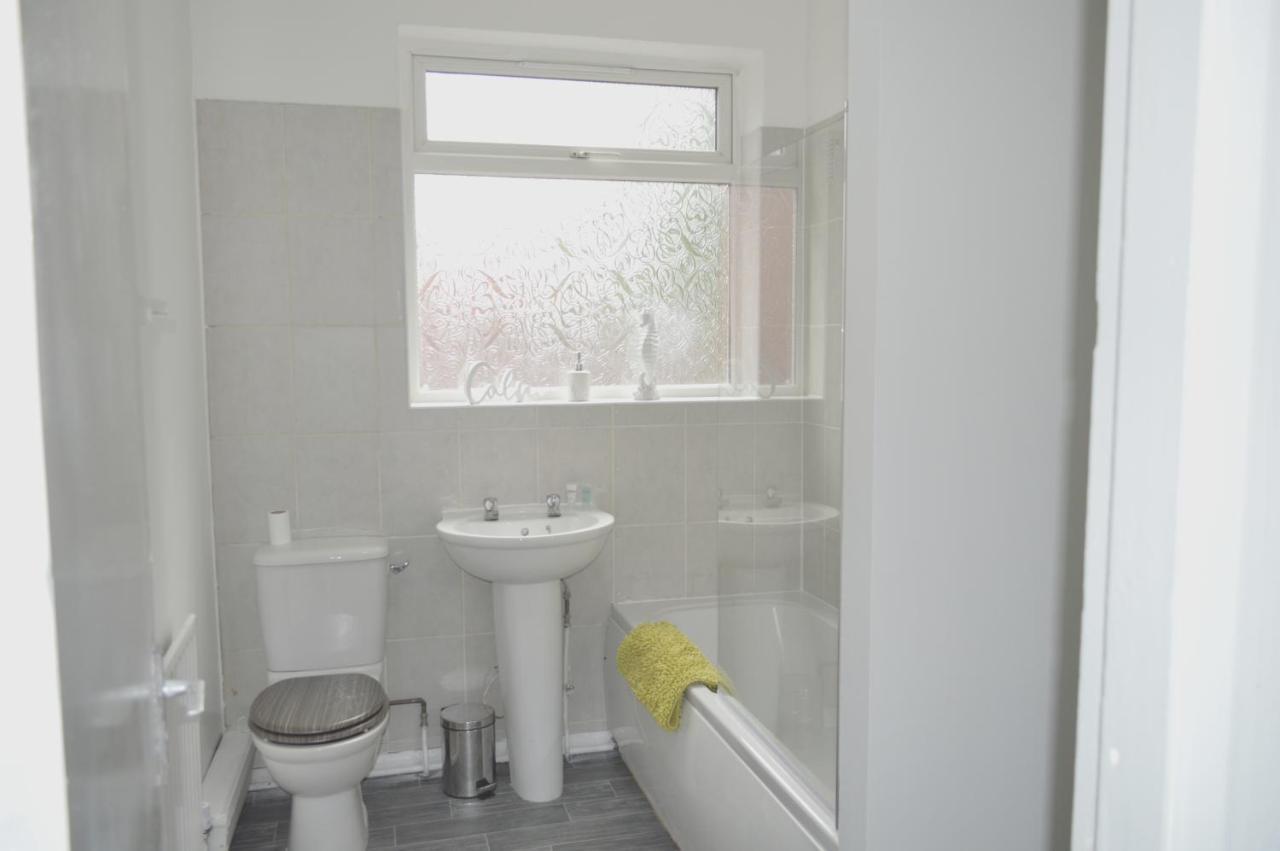 Beautiful Two-Bed Apartment With Driveway Parking Nottingham Ngoại thất bức ảnh